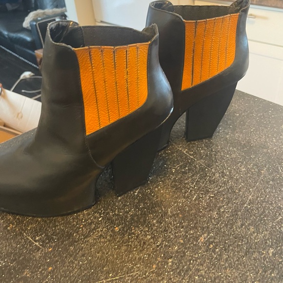 Messeca New York Stylish Black and Orange Ankle Boots - Picture 2 of 7